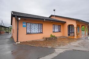 25 Jacaranda Lodge & Backpackers