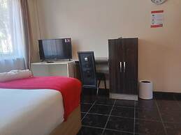 25 Jacaranda Lodge & Backpackers