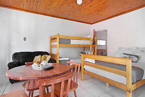 25 Jacaranda Lodge & Backpackers