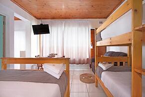 25 Jacaranda Lodge & Backpackers