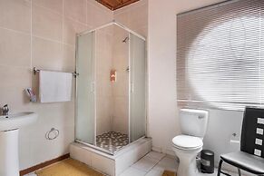 25 Jacaranda Lodge & Backpackers