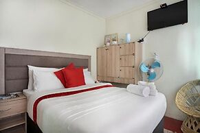 25 Jacaranda Lodge & Backpackers
