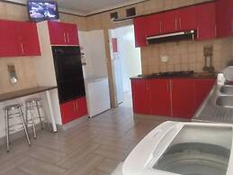 25 Jacaranda Lodge & Backpackers