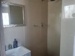 25 Jacaranda Lodge & Backpackers