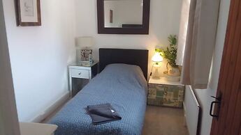 4 Bed-2 Bath-bar-pool Table-library- Xmas Venue