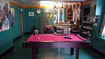 4 Bed-2 Bath-bar-pool Table-library- Xmas Venue