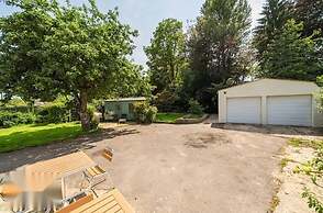4 Bed-2 Bath-bar-pool Table-library- Xmas Venue