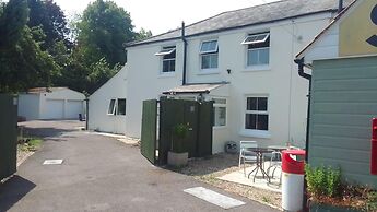 4 Bed-2 Bath-bar-pool Table-library- Xmas Venue