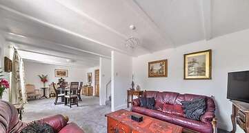 4 Bed-2 Bath-bar-pool Table-library- Xmas Venue