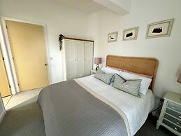 3 Bed-sleeps 6-garden-parking-pets