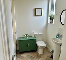 3 Bed-sleeps 6-garden-parking-pets