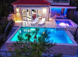 Seafront Apartment Sea Relax With Private Pool