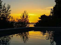 Seafront Apartment Sea Relax With Private Pool