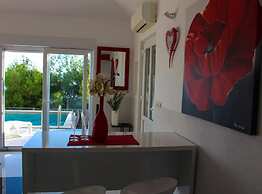 Seafront Apartment Sea Relax With Private Pool