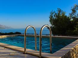 Seafront Apartment Sea Relax With Private Pool