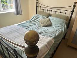 Enfield City Apartment Retreat