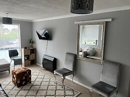 Enfield City Apartment Retreat