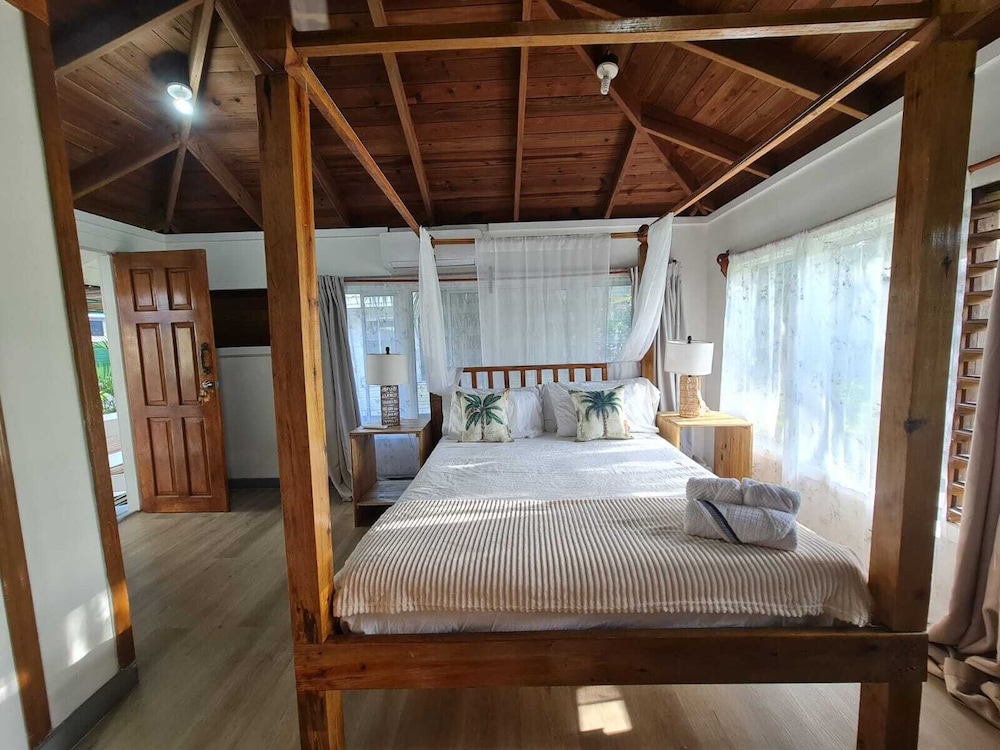 Las Palmas Cabins
