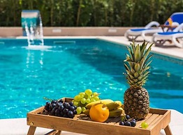 Kastel Luksic Scenic Villa With Pool