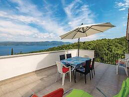 Scenic Seafront Brsec Apartment