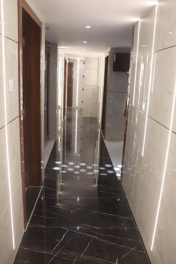 Hotel Chirag Next