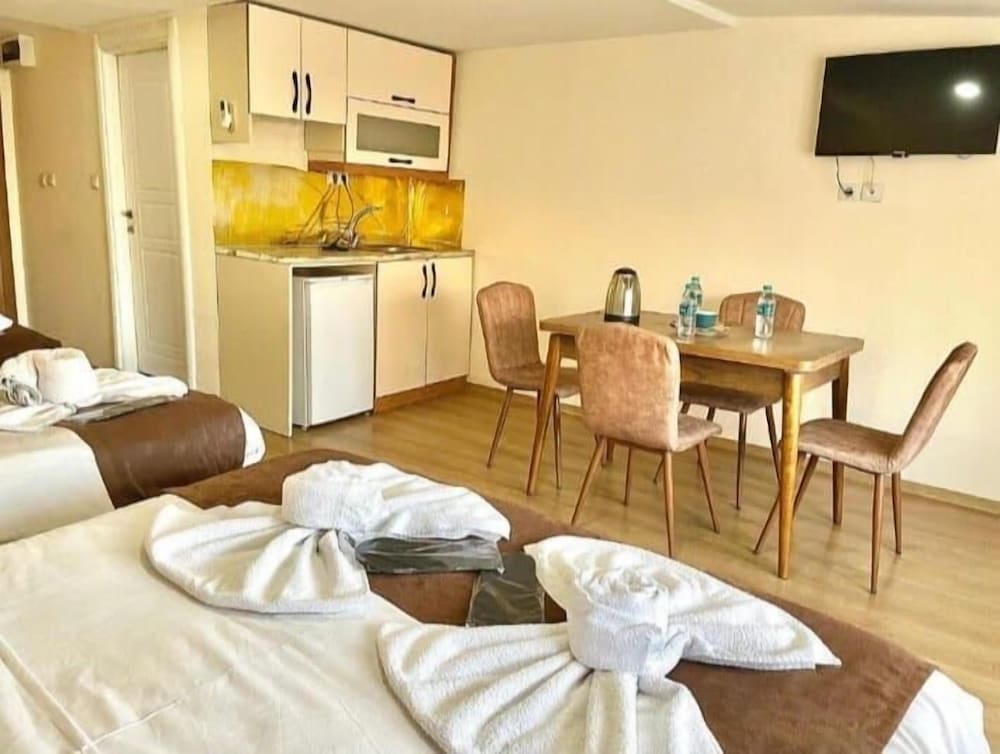 N-Y Suites