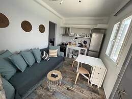Theis Seafront Retreat - Loutra Seaview Bliss