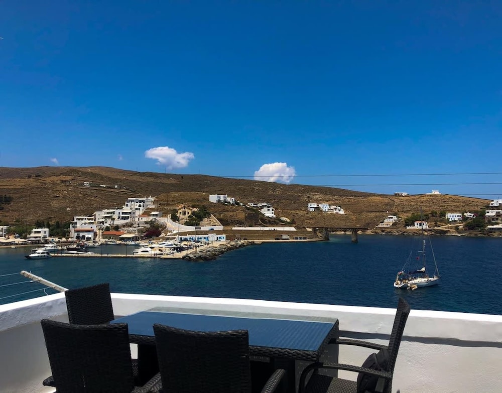 Alos Seafront Gem - Loutra Seaview Escape