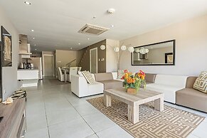Las Islas Condominiums