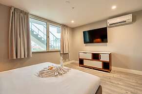 Las Islas Condominiums