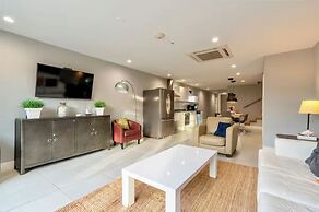 Las Islas Condominiums