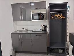 1 Bed Flat - Sleeps 2 - Parking - Wifi