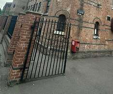 1 Bed Flat - Sleeps 2 - Parking - Wifi