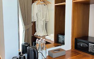 The R&B Boutique