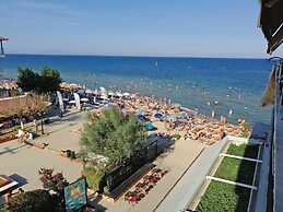 STUDIO JUST ON THE BEACH