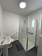 Two Bedroom Cottage in Lumsden - Contractors