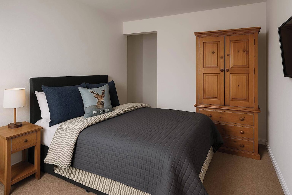 Two Bedroom Cottage in Lumsden - Contractors