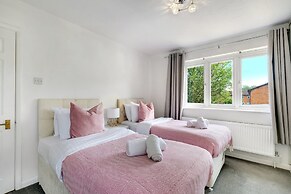 Sharp Close 4 Bedroom 2 Bath - Aylesbury
