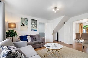 Sharp Close 4 Bedroom 2 Bath - Aylesbury