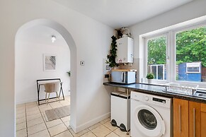 Sharp Close 4 Bedroom 2 Bath - Aylesbury