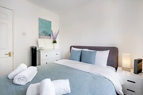 Sharp Close 4 Bedroom 2 Bath - Aylesbury
