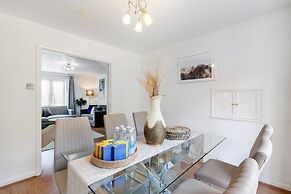 Sharp Close 4 Bedroom 2 Bath - Aylesbury