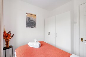 Sharp Close 4 Bedroom 2 Bath - Aylesbury