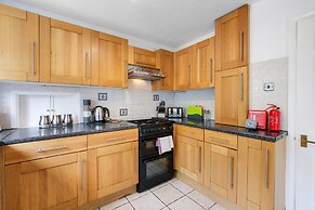 Sharp Close 4 Bedroom 2 Bath - Aylesbury