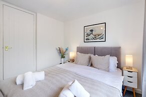 Sharp Close 4 Bedroom 2 Bath - Aylesbury