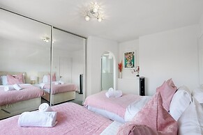 Sharp Close 4 Bedroom 2 Bath - Aylesbury
