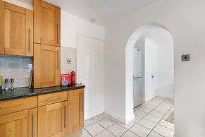 Sharp Close 4 Bedroom 2 Bath - Aylesbury