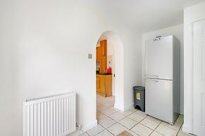 Sharp Close 4 Bedroom 2 Bath - Aylesbury