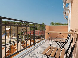 Villa Maria With Outdoor Pool