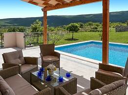 Villa Maria With Outdoor Pool
